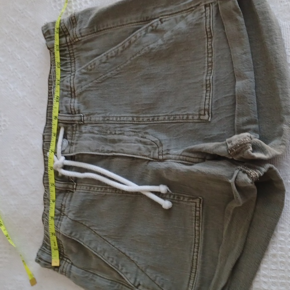 AE Shorts Size 6 - Picture 6 of 10